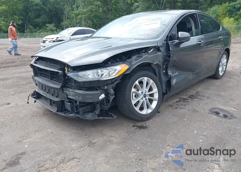 2019 Ford Fusion Hybrid Se z USA, uszkodzony, nr VIN 3FA6P0LU7KR152189
